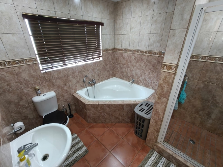 3 Bedroom Property for Sale in Safari Gardens North West